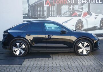 Porsche Macan 10.900 km 70.950 &euro; Stuttgart 70499