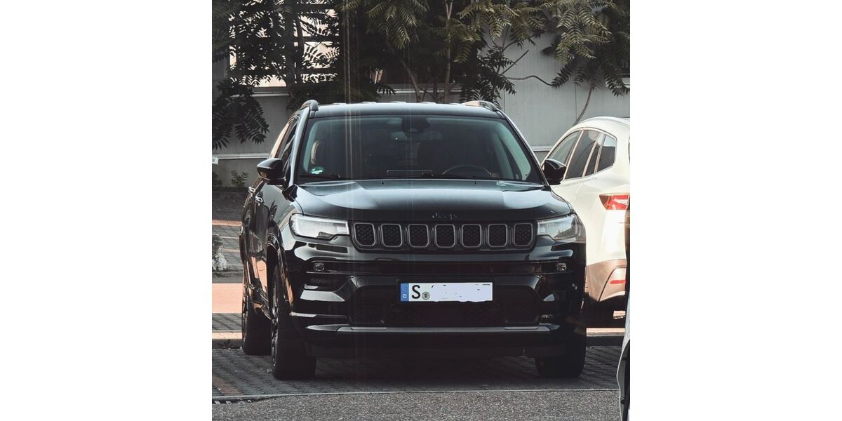 Jeep Compass 99.000 km 20.100 &euro; Stuttgart 70376