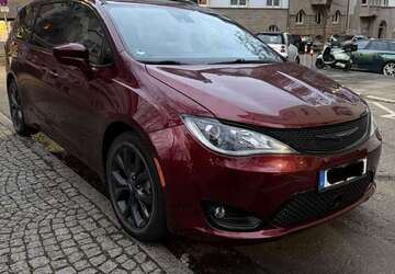 Chrysler Pacifica 46.000 km 34.000 &euro; Stuttgart 70190