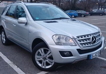 Mercedes-Benz ML 350 205.353 km 11.000 &euro; Stuttgart 70435
