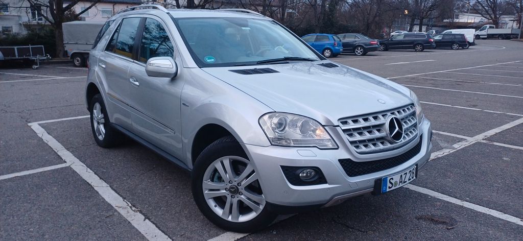Mercedes-Benz ML 350 205.353 km 11.000 &euro; Stuttgart 70435