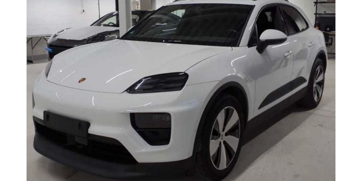 Porsche Macan 9.870 km 70.999 &euro; Stuttgart 70499