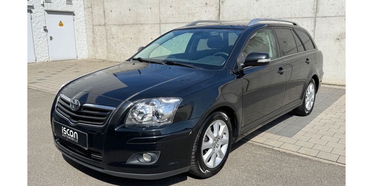 Toyota Avensis 214.000 km 3.290 &euro; Backnang 71522