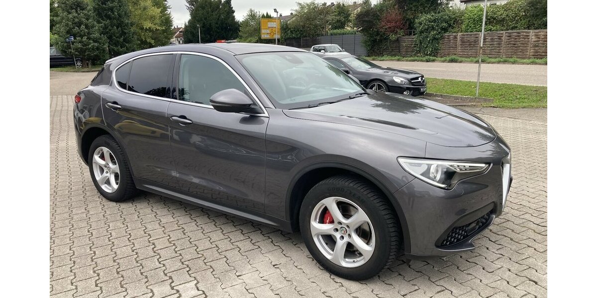 Alfa Romeo Stelvio Sprint 2.0 Turbo*2.Hand,Leder,Navi,Xenon 142.000 km 17.777 &euro; Schorndorf 73614