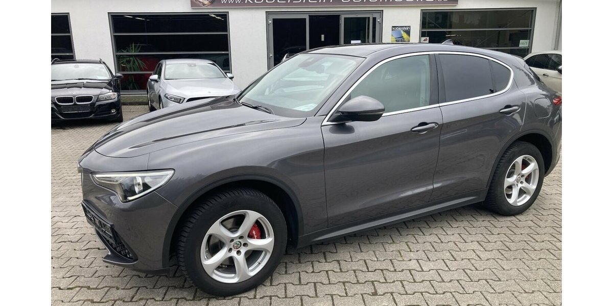 Alfa Romeo Stelvio Sprint 2.0 Turbo*2.Hand,Leder,Navi,Xenon 142.000 km 17.777 &euro; Schorndorf 73614