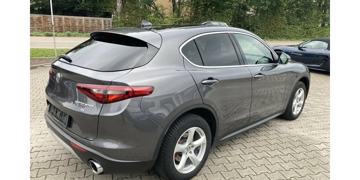 Alfa Romeo Stelvio Sprint 2.0 Turbo*2.Hand,Leder,Navi,Xenon 142.000 km 17.777 &euro; Schorndorf 73614