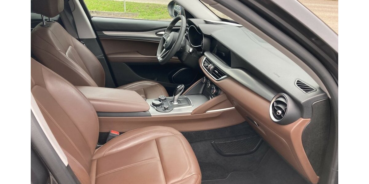 Alfa Romeo Stelvio Sprint 2.0 Turbo*2.Hand,Leder,Navi,Xenon 142.000 km 17.777 &euro; Schorndorf 73614