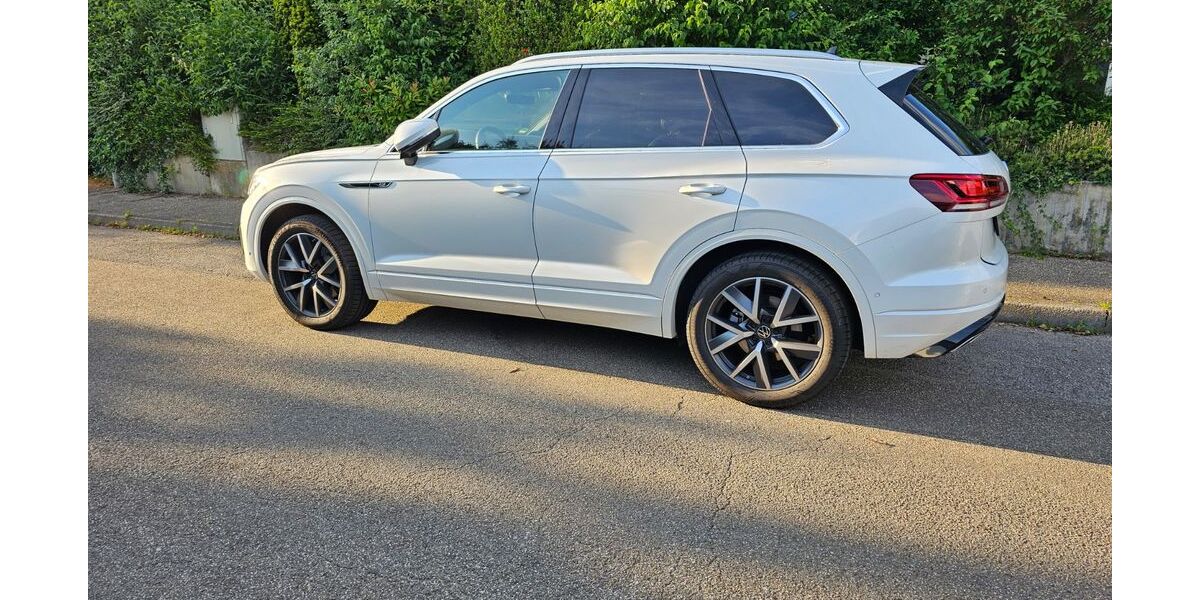 VW Touareg 49.867 km 59.900 &euro; Stuttgart 70176