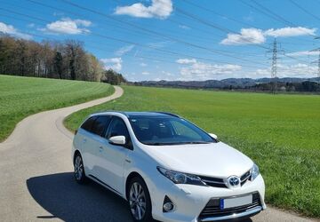 Toyota Auris Touring Sports 156.900 km 12.999 &euro; Stuttgart 70191