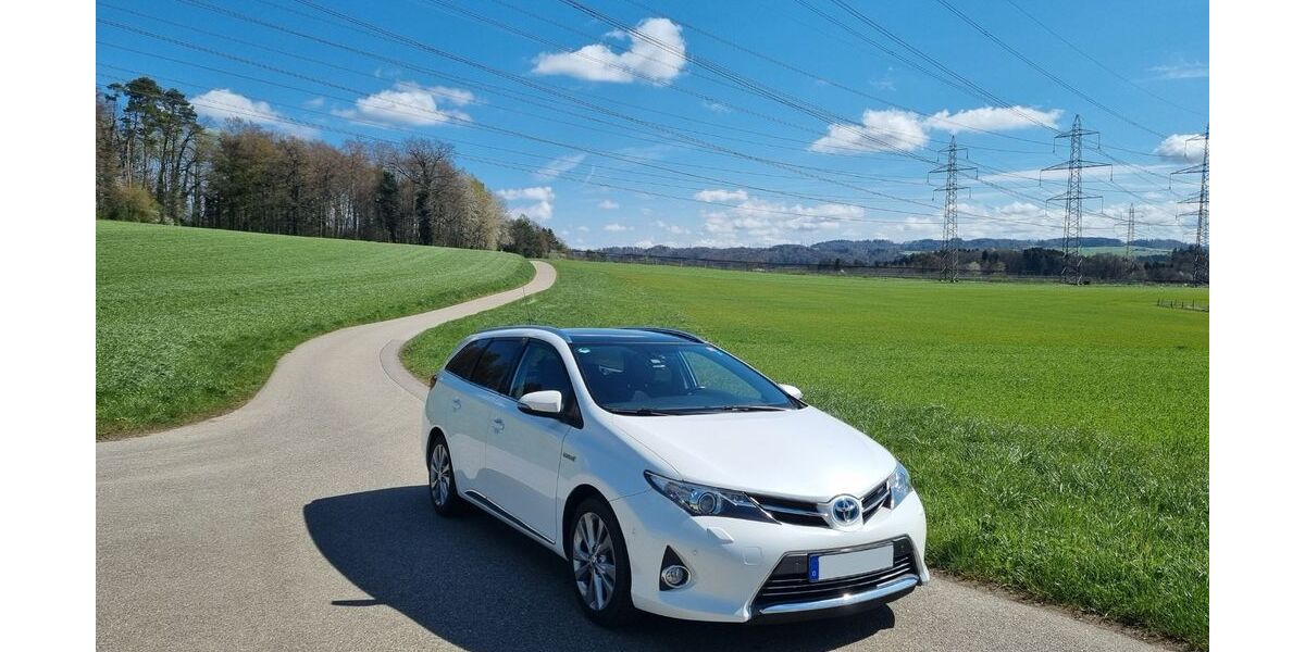Toyota Auris Touring Sports 156.900 km 12.999 &euro; Stuttgart 70191